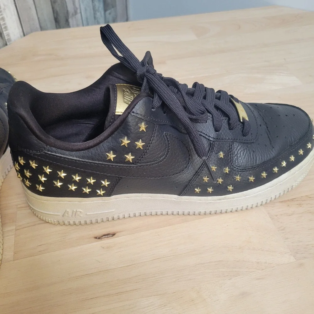 Nike Air Force 1 '07 Star Studded AR0639-001 Black Gold Women Size 10 Sneakers